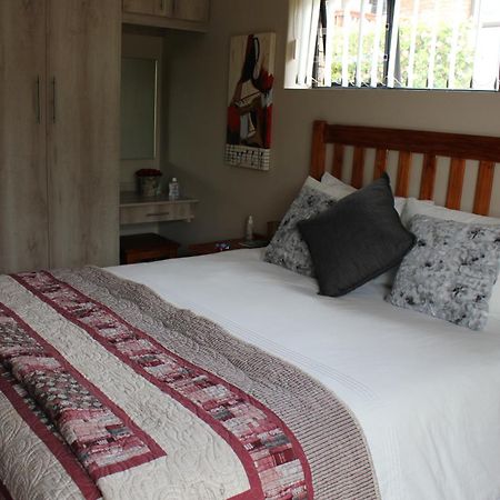 Traveller'S Rest, Reebok Bed & Breakfast Mossel Bay Exterior photo